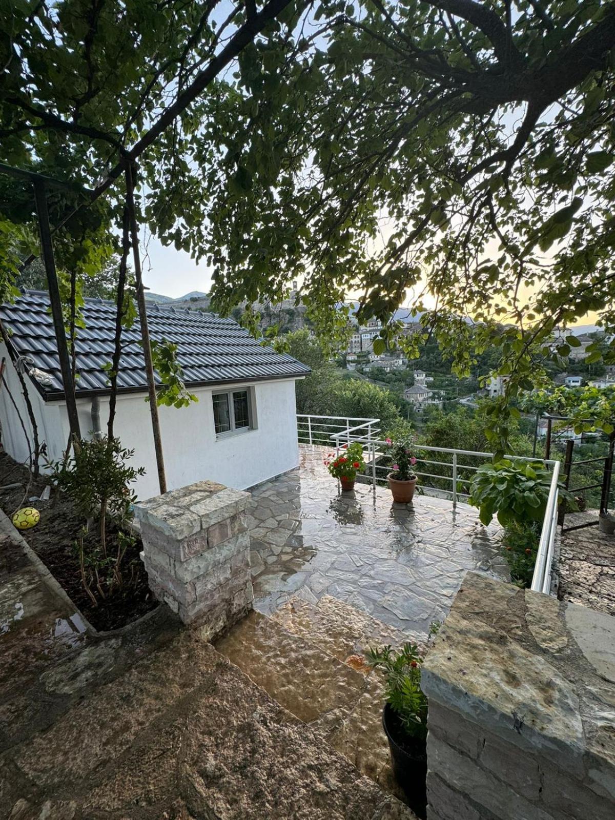 Guest House Argjiro Castle Gjirokastër Buitenkant foto